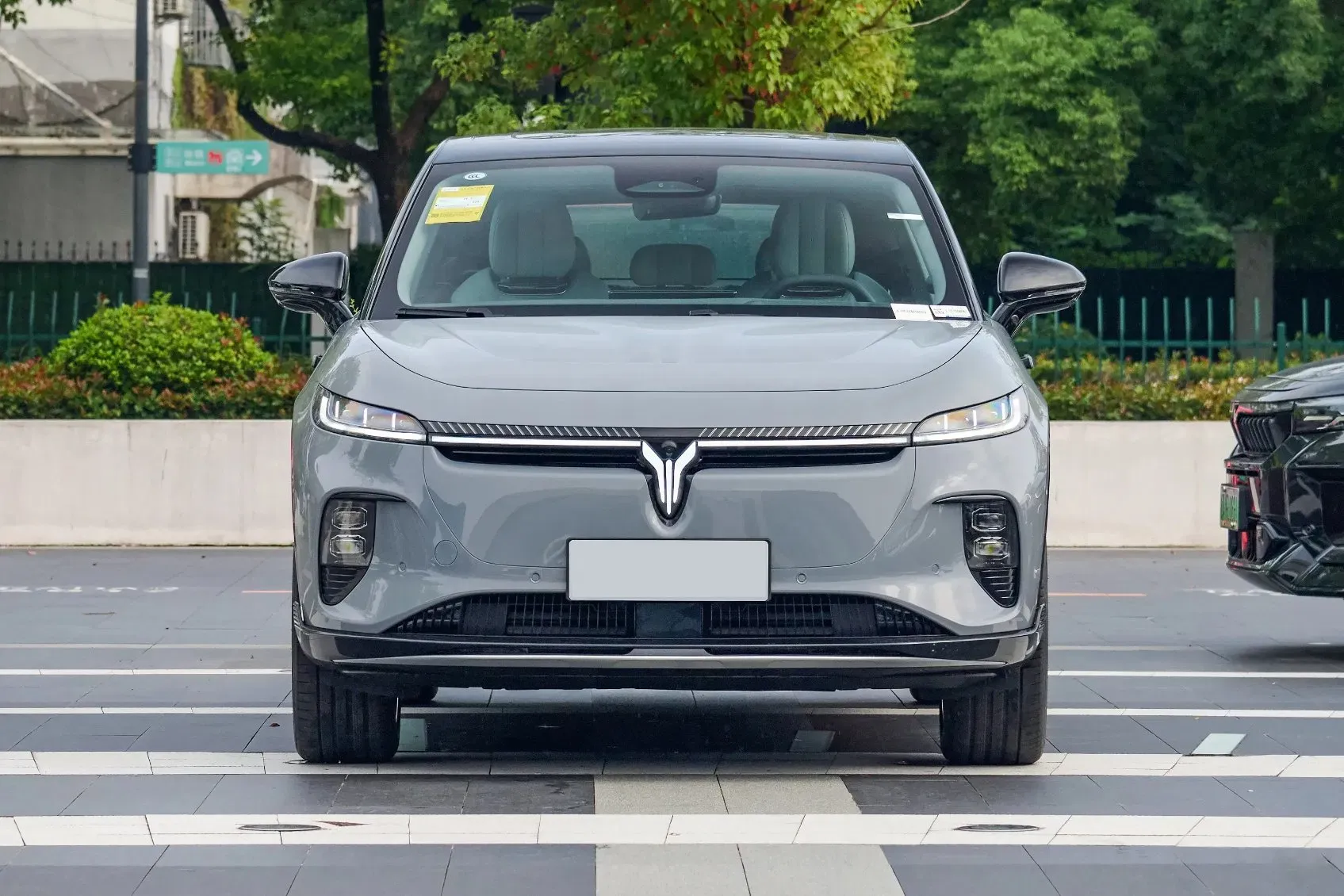 imgi_100_Voyah-Courage-Stylish-SUV-New-Energy-Vehicles-Electrical-Car Voyah Courage Stylish SUV New Energy Vehicles Electrical Car– In Stock in China | CAR IN CHINA - Image 1